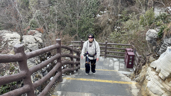 配资网站首页 98元租一双AI登山机器腿 恩施大峡谷外骨骼机器人正式投运